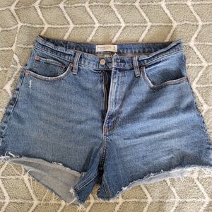 A&F curve love 4 inch mom short